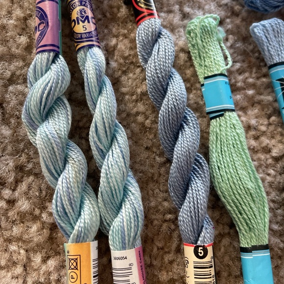 Lot of Embroidery Thread - Picture 3 of 6